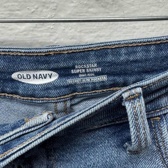 Old Navy Rockstar Super Skinny Jeans - Picture 3 of 5